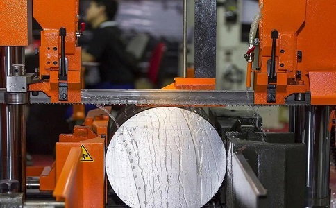 青原立式金属带锯床切削出现跑带故障解决方法！